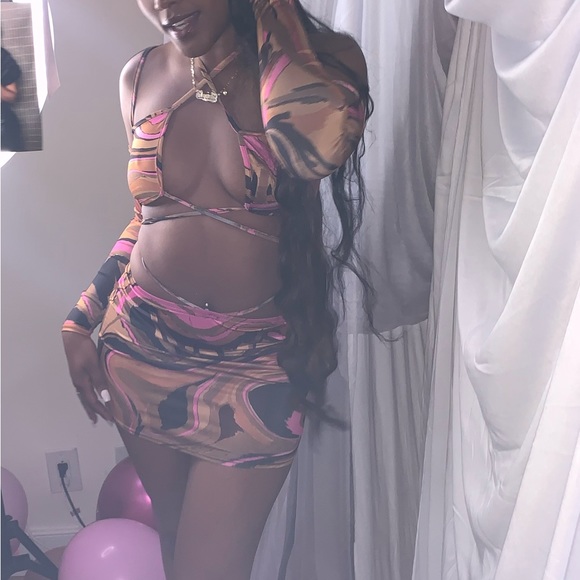 Two piece - Picture 2 of 2